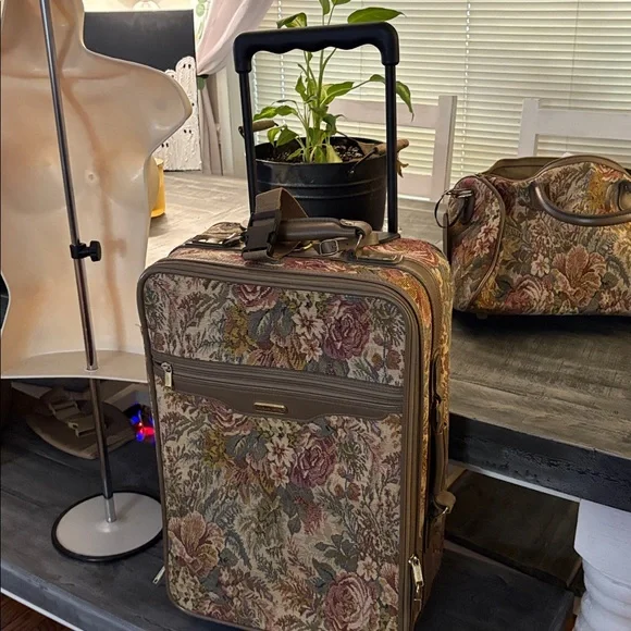 3 piece vintage Jaguar luggage set - Picture 11 of 15